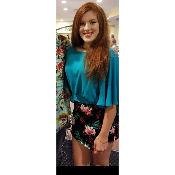 🌺 3 for $10 Charlotte Russe Butterfly Top - Picture 8 of 8